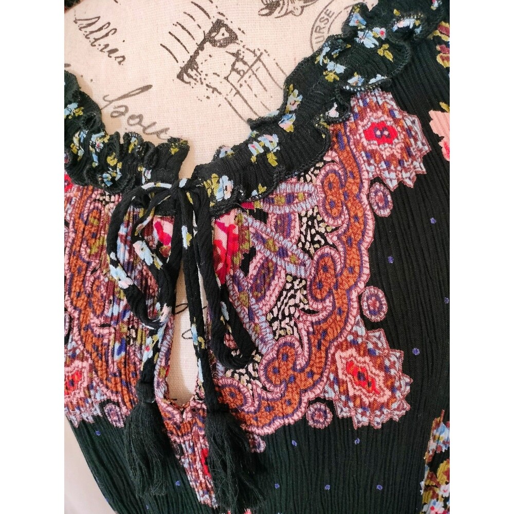 EUC! Bila Women's Black Boho Floral Top. Size XL - Picture 2 of 7